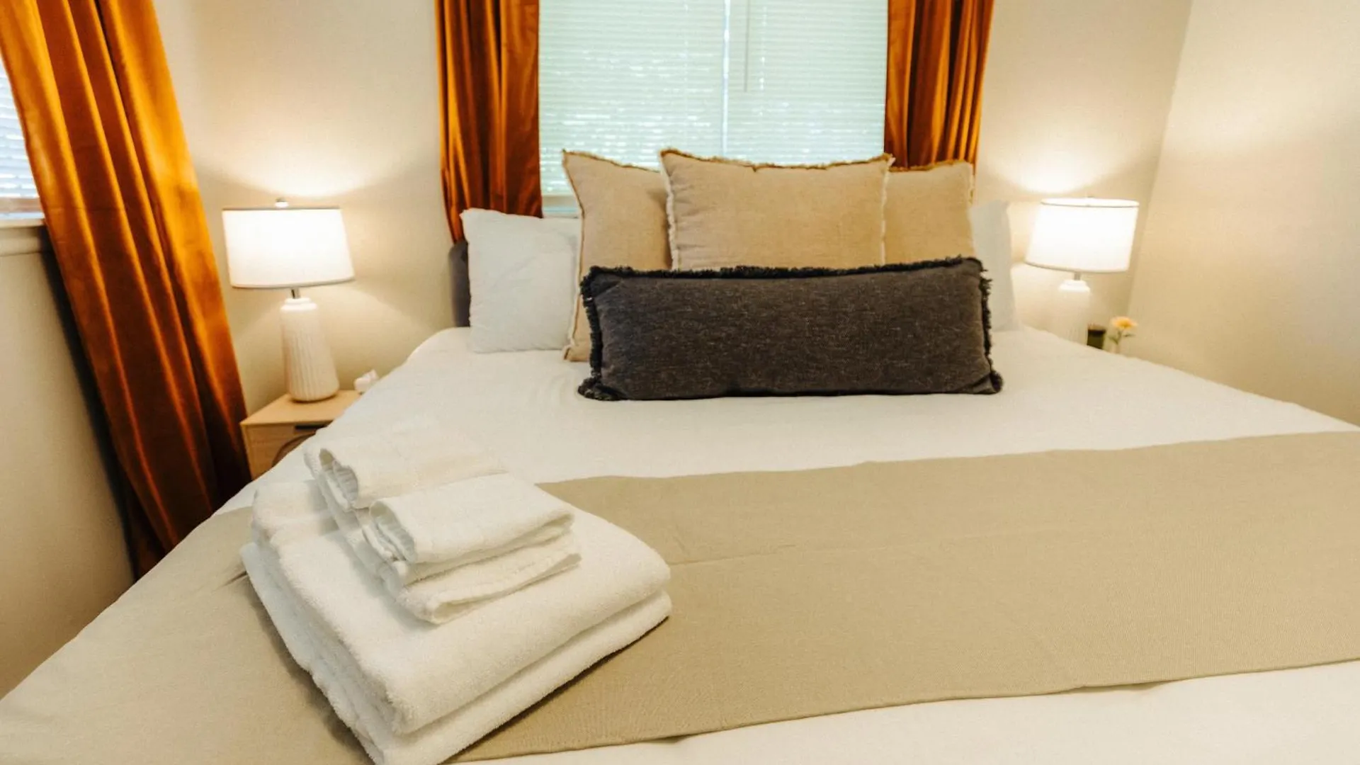 Nyaraló Centrally Located 2 King Bed Midtown Memphis 2362
