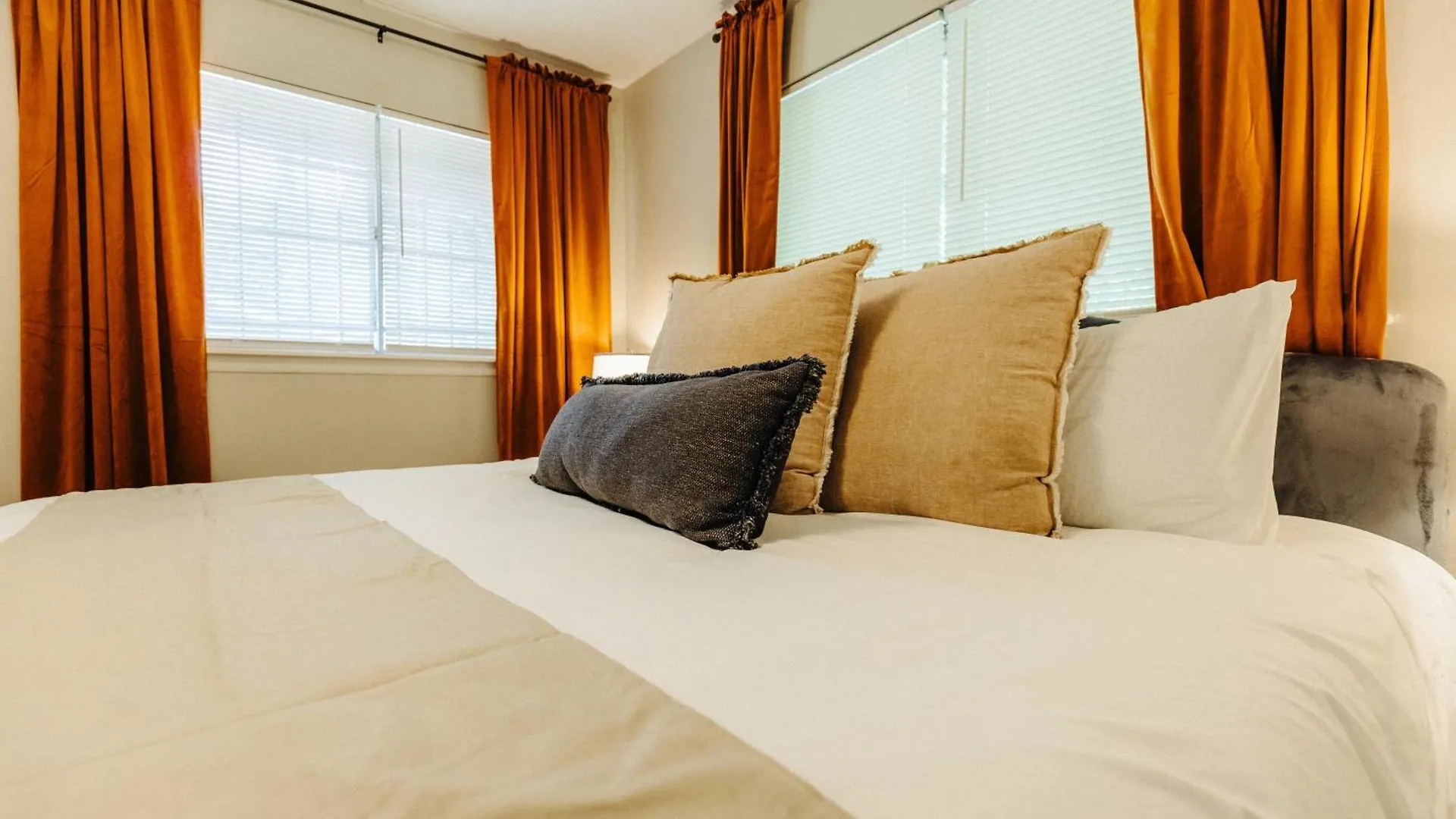 Nyaraló Centrally Located 2 King Bed Midtown Memphis 2362