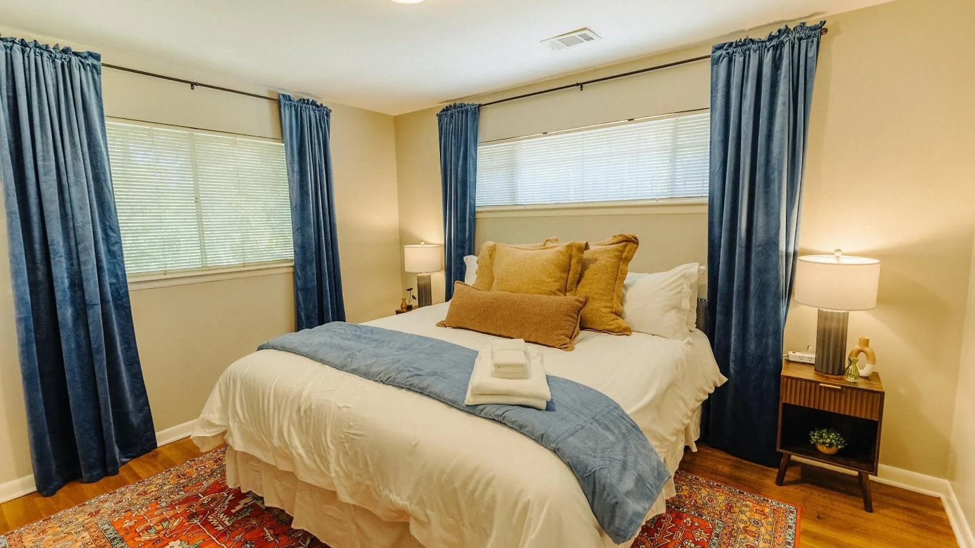 Centrally Located 2 King Bed Midtown Memphis 2362